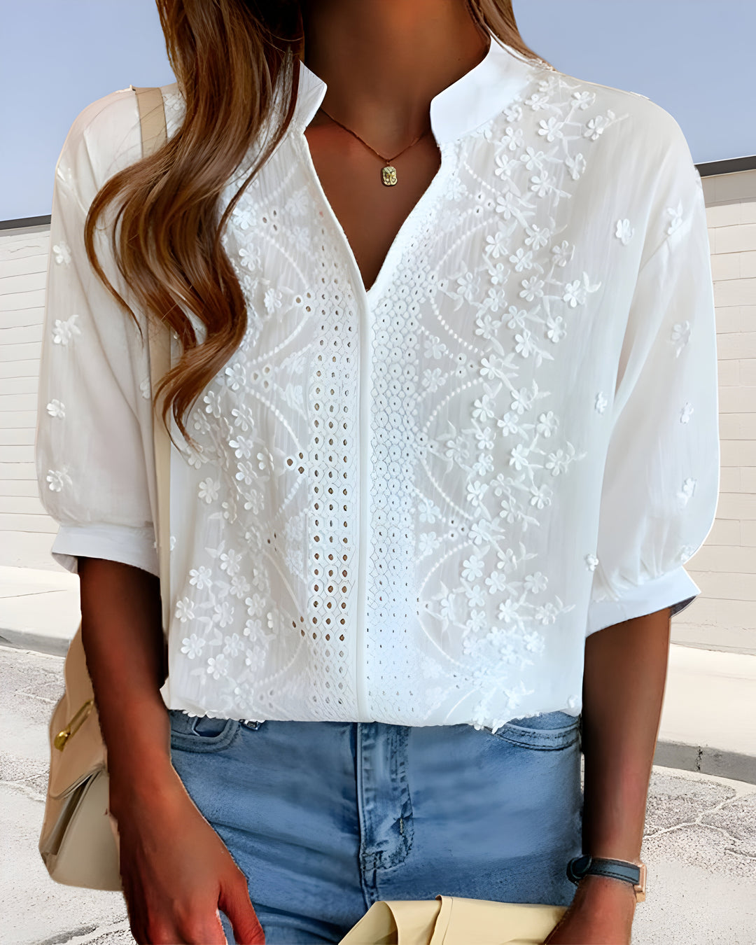 Clarine™ | Blouse col V brodée