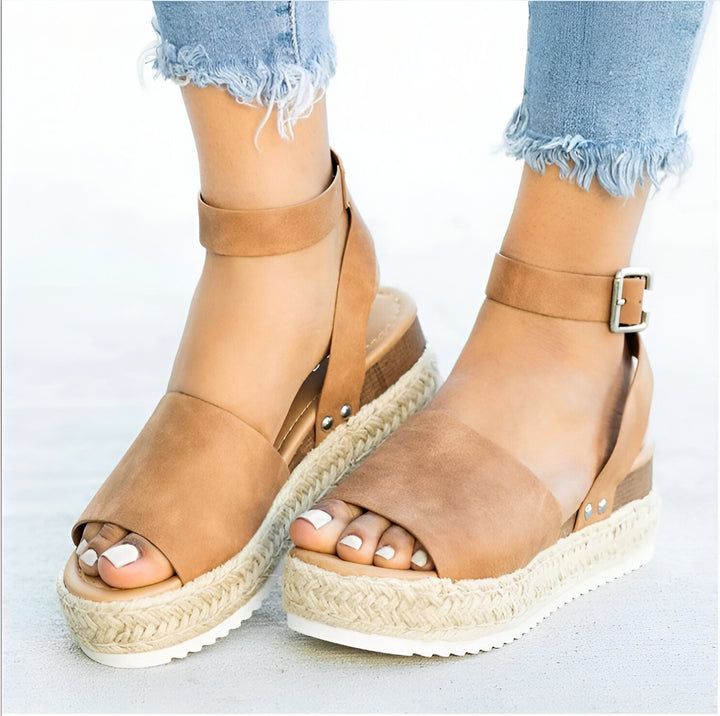 Emilie™ | Sandale plate en cuir doré pour femme