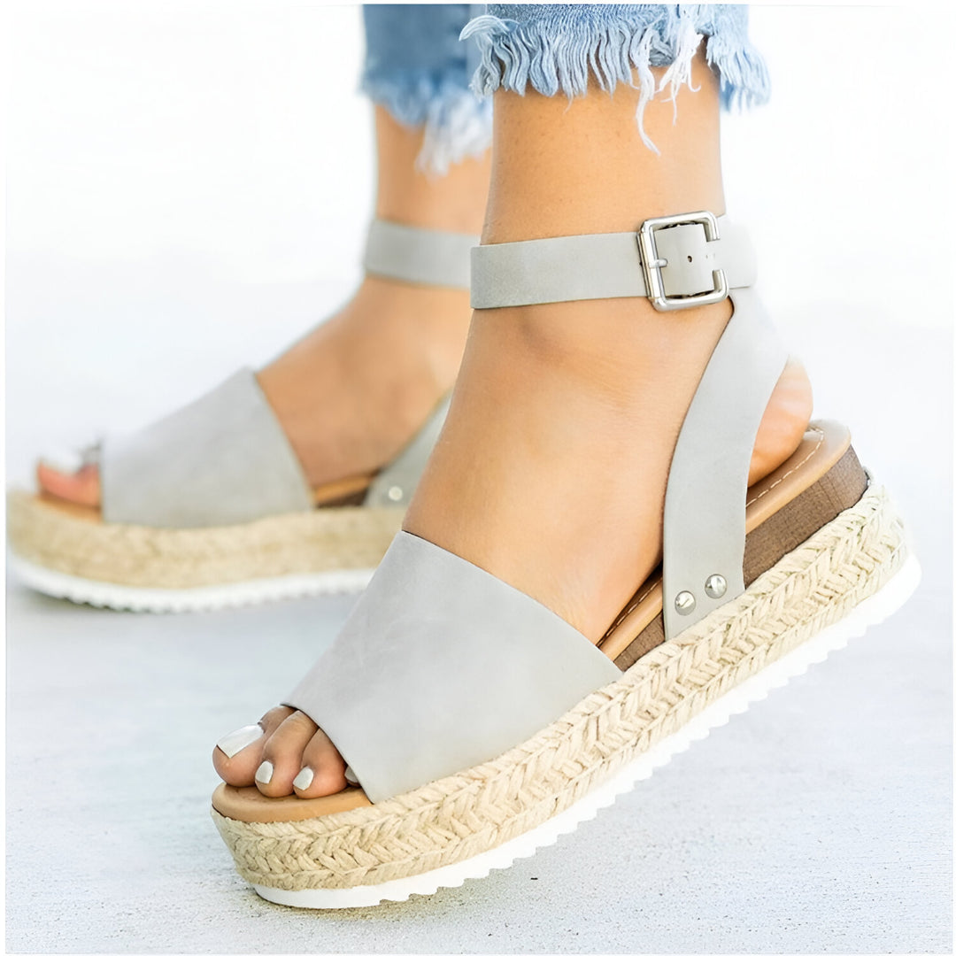 Emilie™ | Sandale plate en cuir doré pour femme